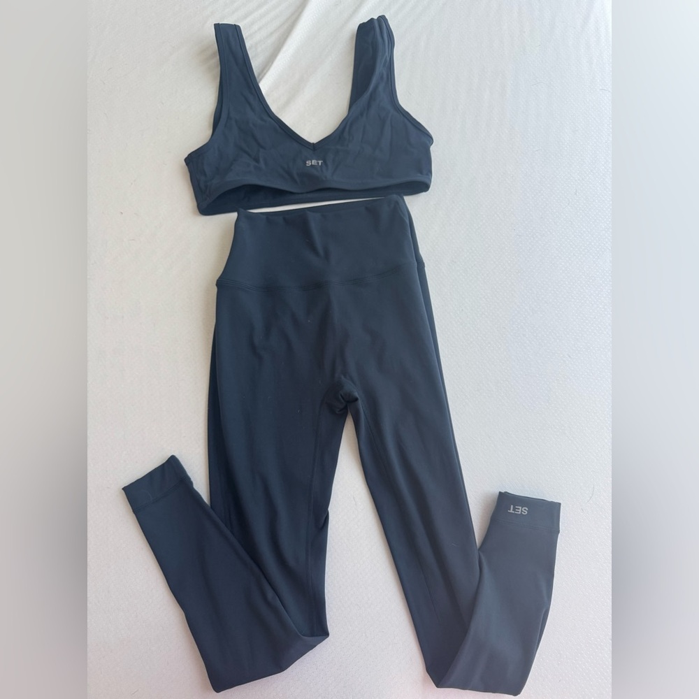 SET ACTIVE Sportbody Navy Leggings 
Size Small